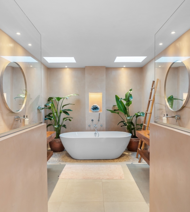 Resa Estates Paco for sale te koop finca paddel Ibiza bathroom 9.jpg